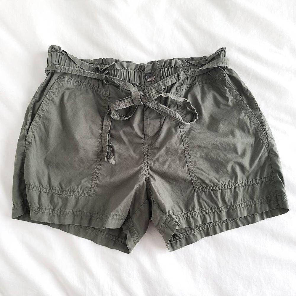 Lou & Grey Paperbag Utility‎ Drawstring Shorts Women's Small Green Pleated Front